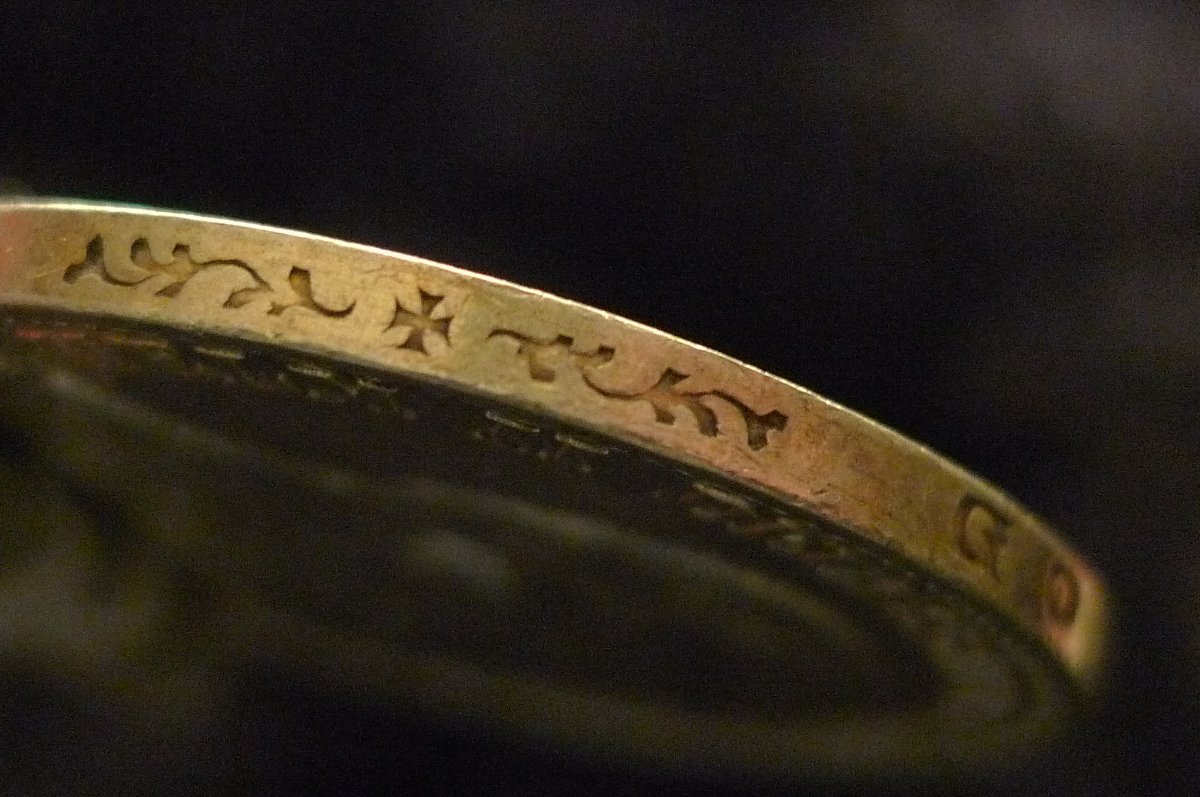 Show-Your-Coins-With-Different-Edges
