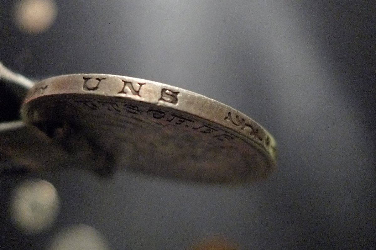 Show-Your-Coins-With-Different-Edges