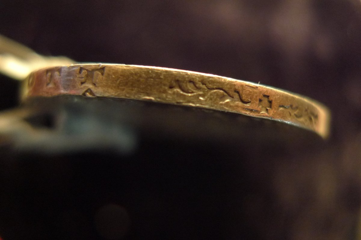 Show-Your-Coins-With-Different-Edges