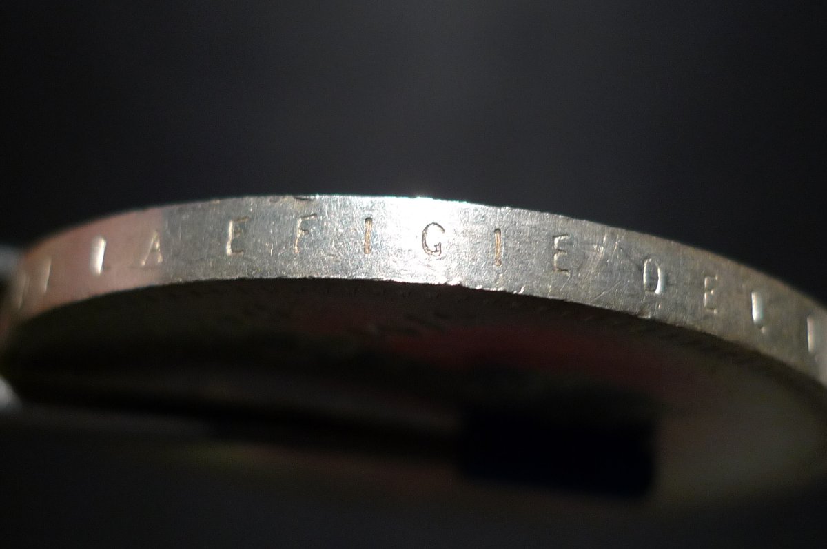 Show-Your-Coins-With-Different-Edges