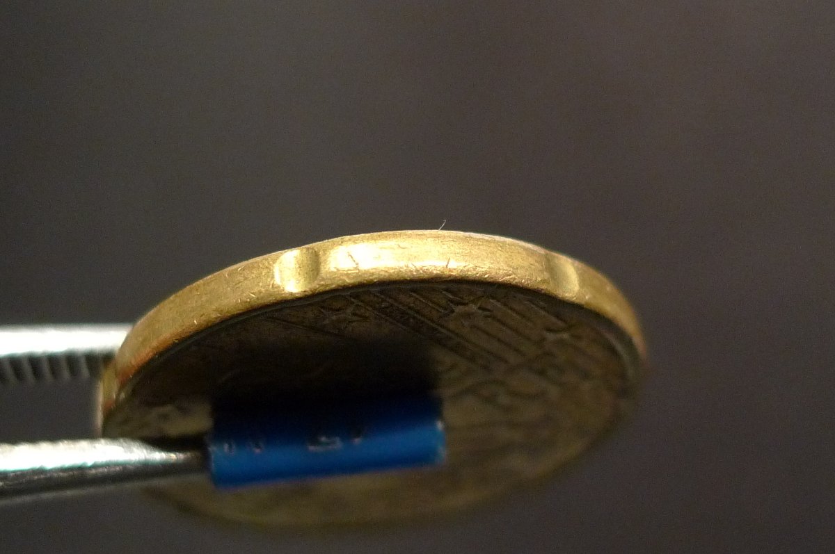 Show-Your-Coins-With-Different-Edges