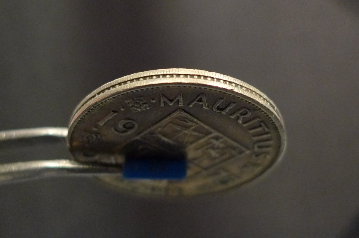 Show-Your-Coins-With-Different-Edges