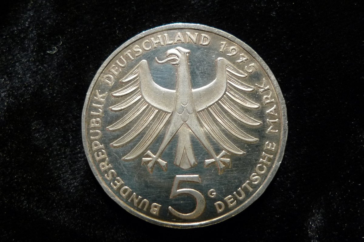 Show-Your-Coins-With-Different-Edges
