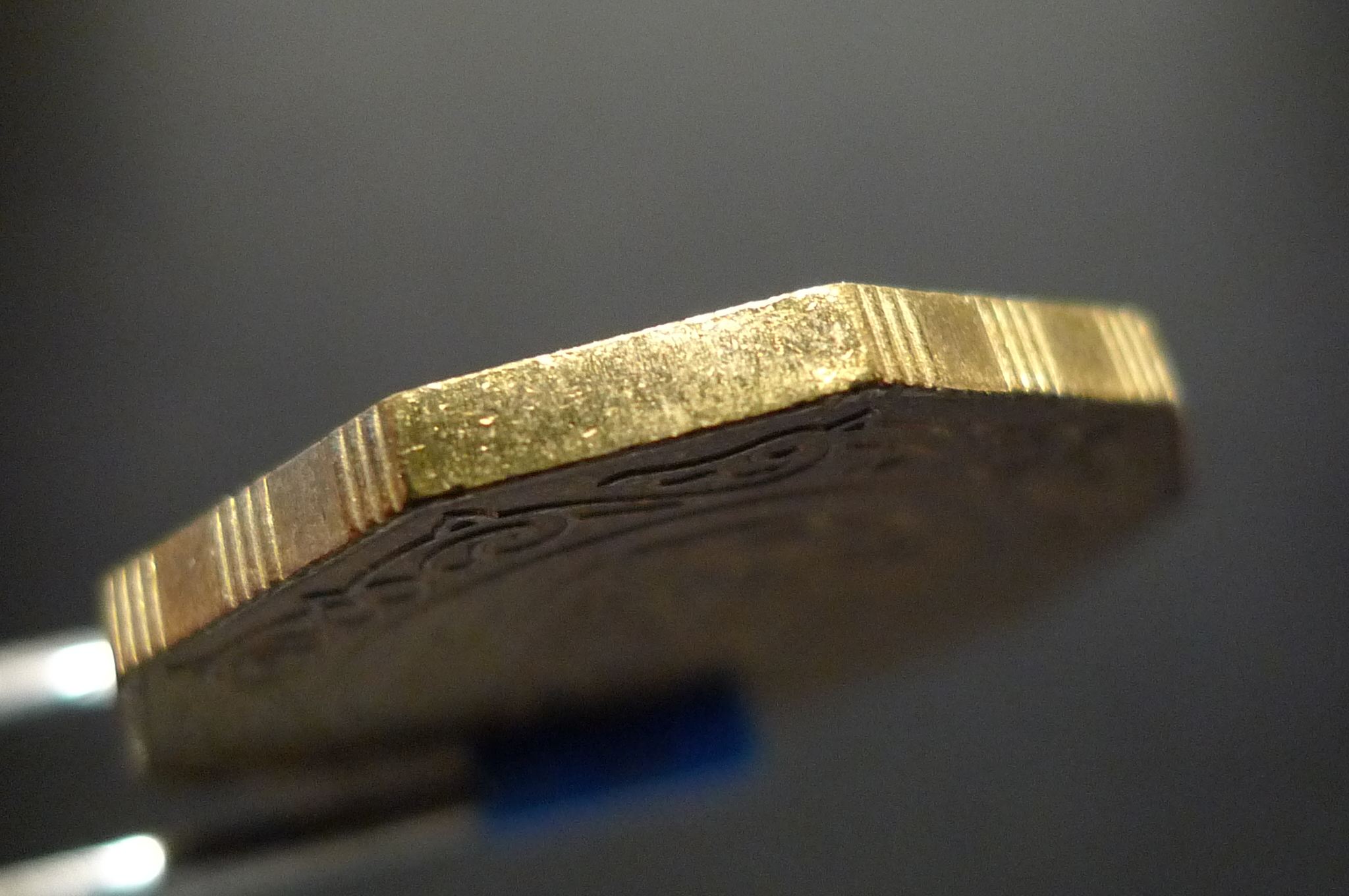 Show-Your-Coins-With-Different-Edges