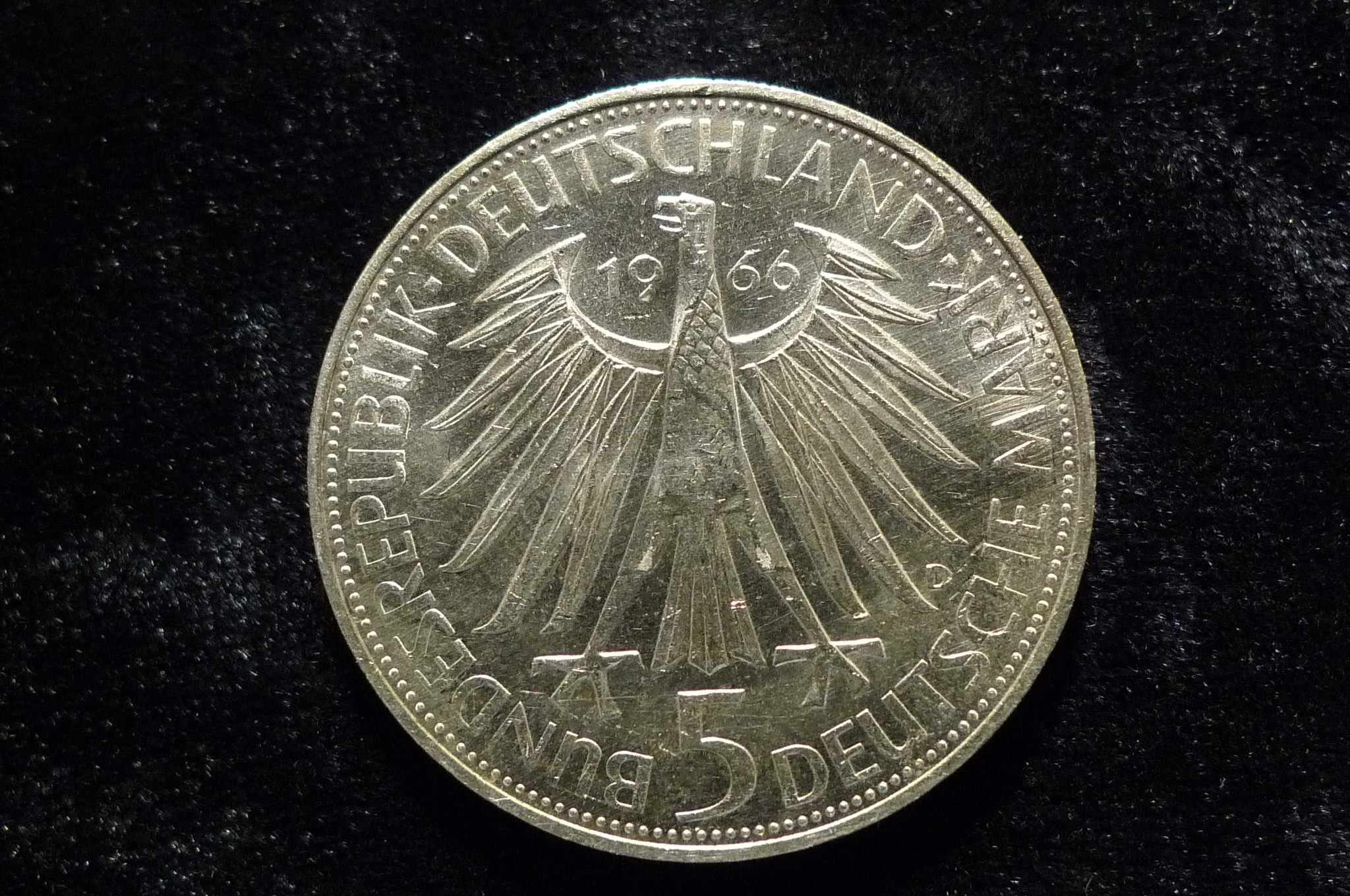 Show-Your-Coins-With-Different-Edges