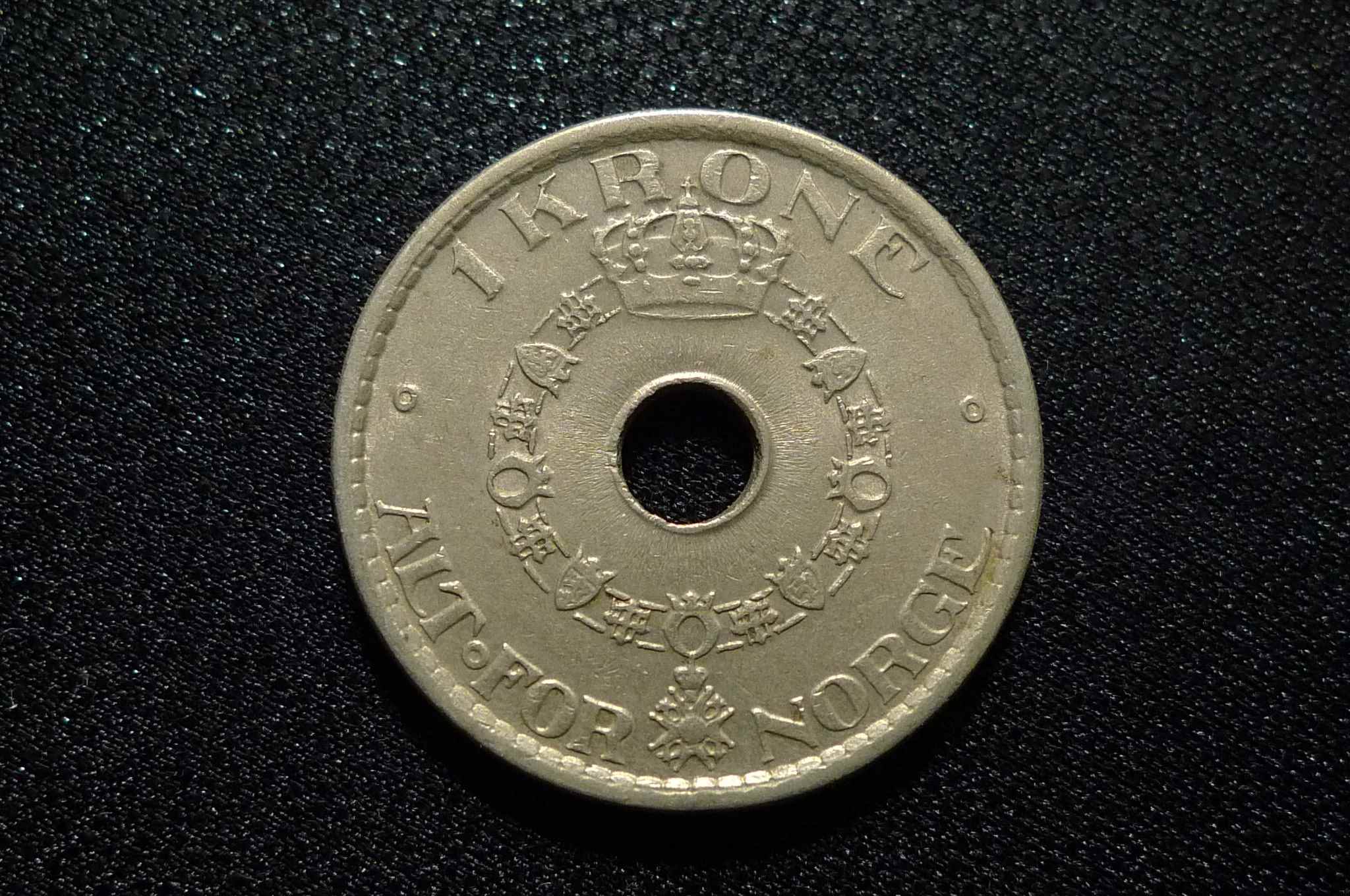 Post-A-Coin-Or-Medal-With-A-Die-Crack!