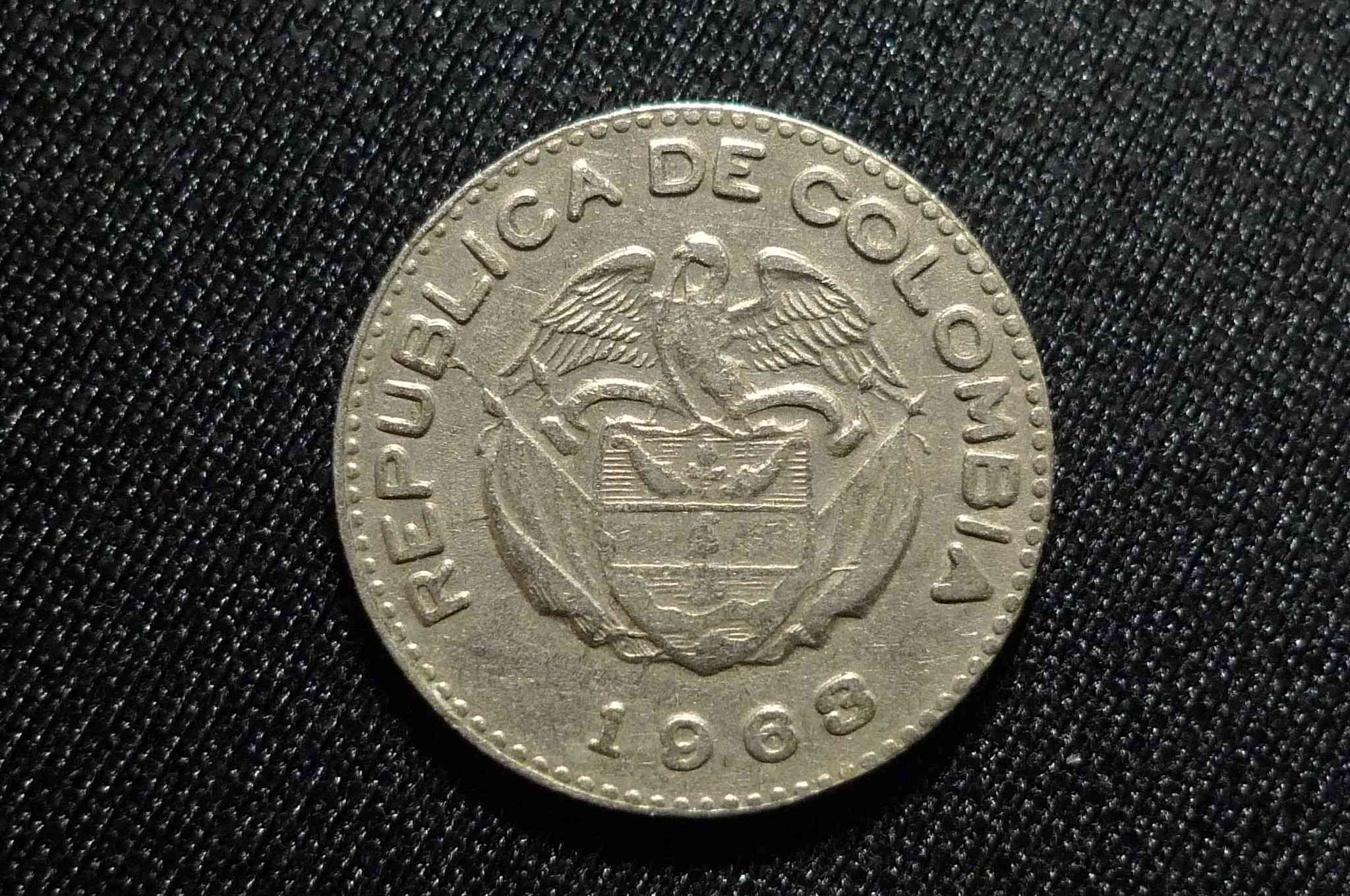 Post-A-Coin-Or-Medal-With-A-Die-Crack!