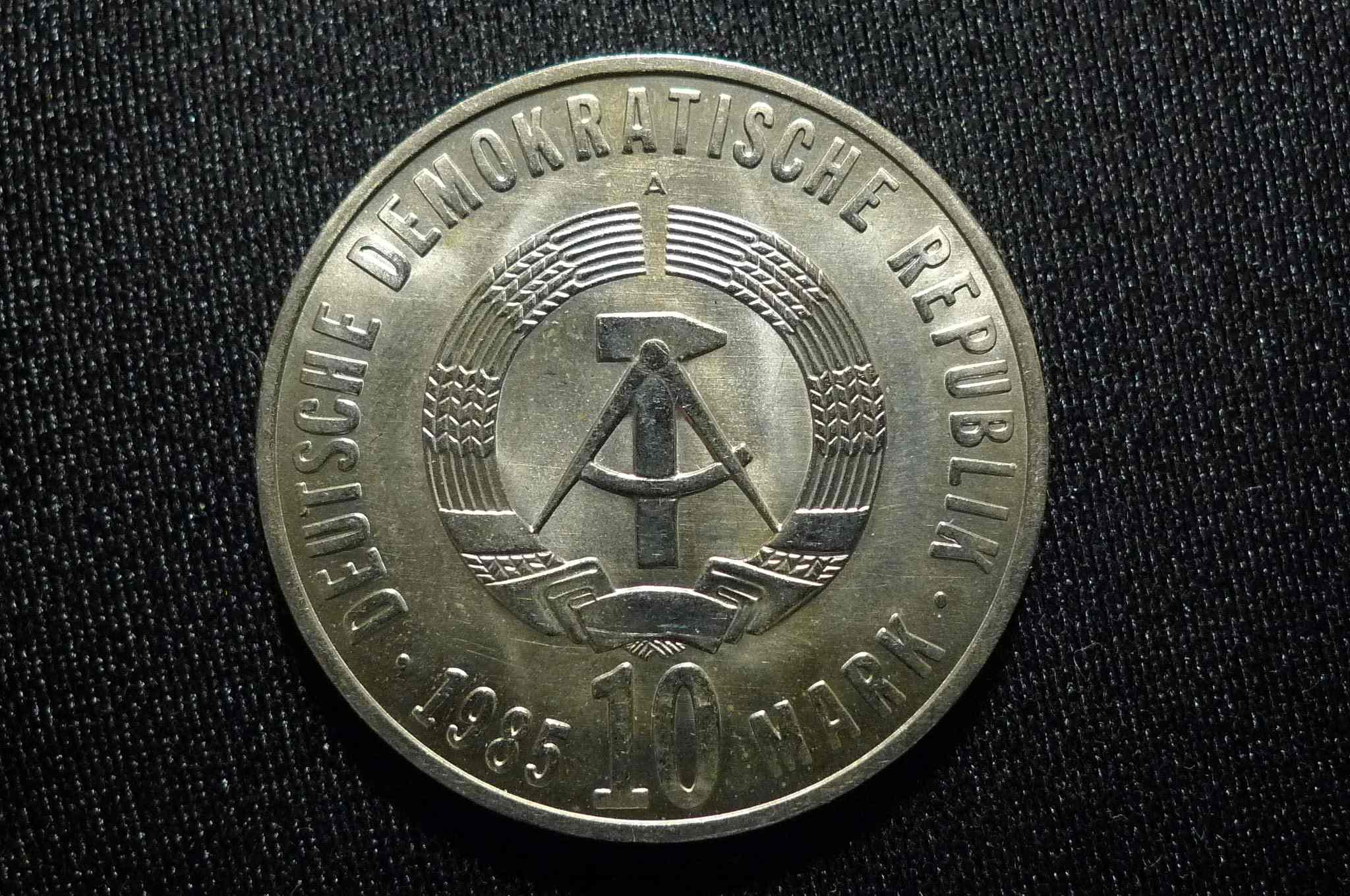 Post-Your-Coins-Depicting-Weaponry!