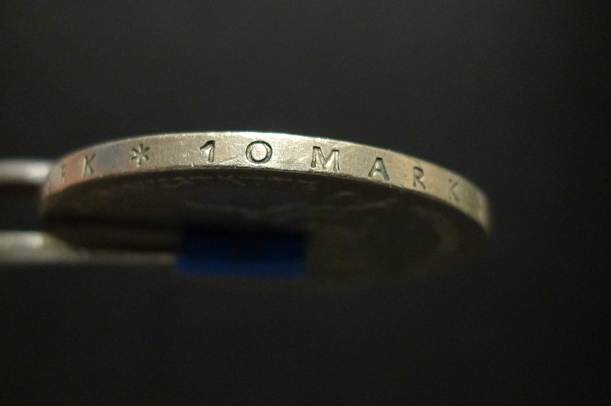 Show-Your-Coins-With-Different-Edges