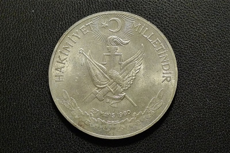 Post-Your-Coins-And-Medals-That-Feature-A-Flag