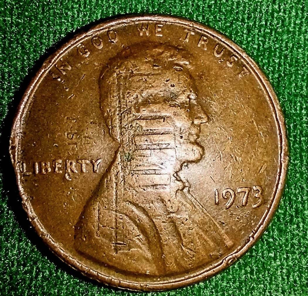 1973-Lincoln-Head-Cent-With-Memorial-On-Front.