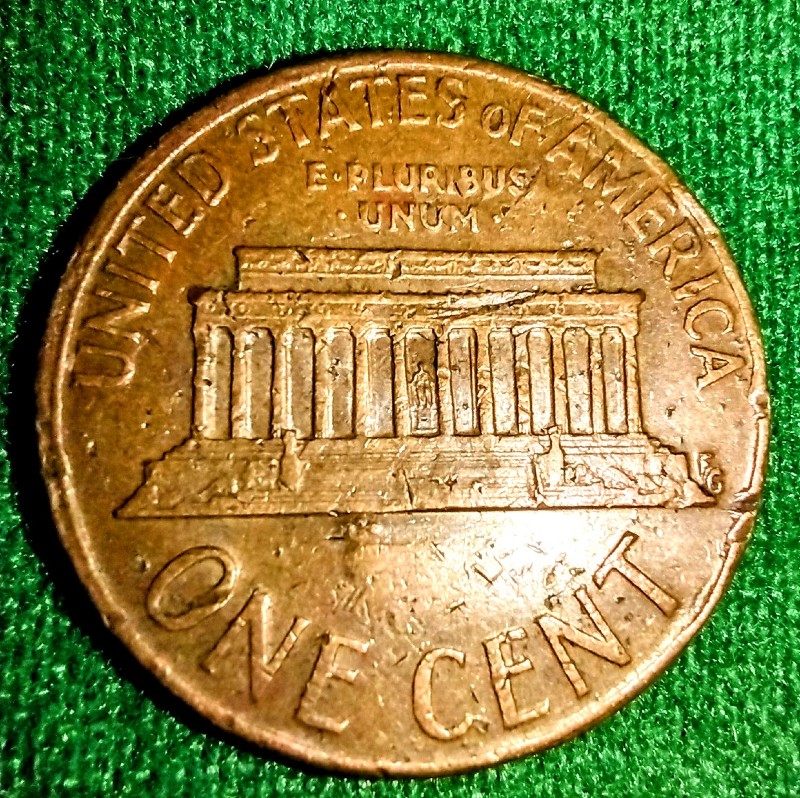 1973-Lincoln-Head-Cent-With-Memorial-On-Front.