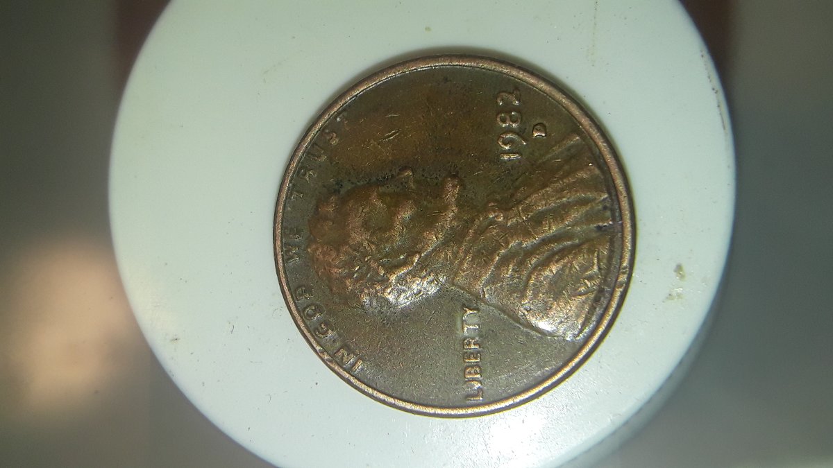 1982-D-3.1g-Lincoln-Penny-Large-Or-Small?-It-Looks-Like-Struck-Twice?