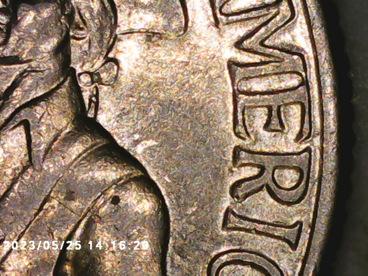 Fused-Fingers-On-A-Bicentennial-Quarter-1976-D