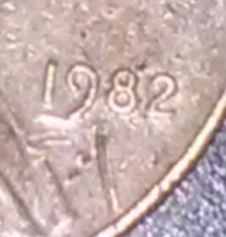 1982-D-Small-Date-Lincoln-Cent-With-Strange-Drag-Marks-Mint-Damaged?