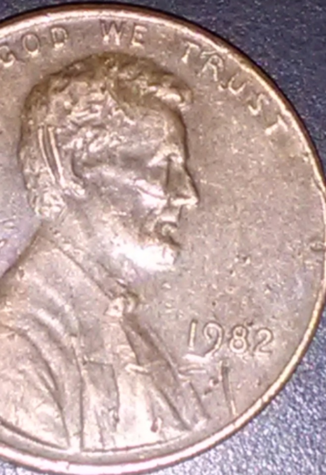 1982-D-Small-Date-Lincoln-Cent-With-Strange-Drag-Marks-Mint-Damaged?