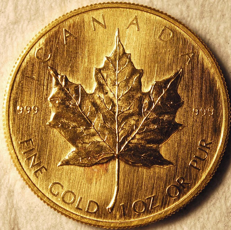 Weird-Purple-Stain-On-Canada-Gold-Maple-Leaf