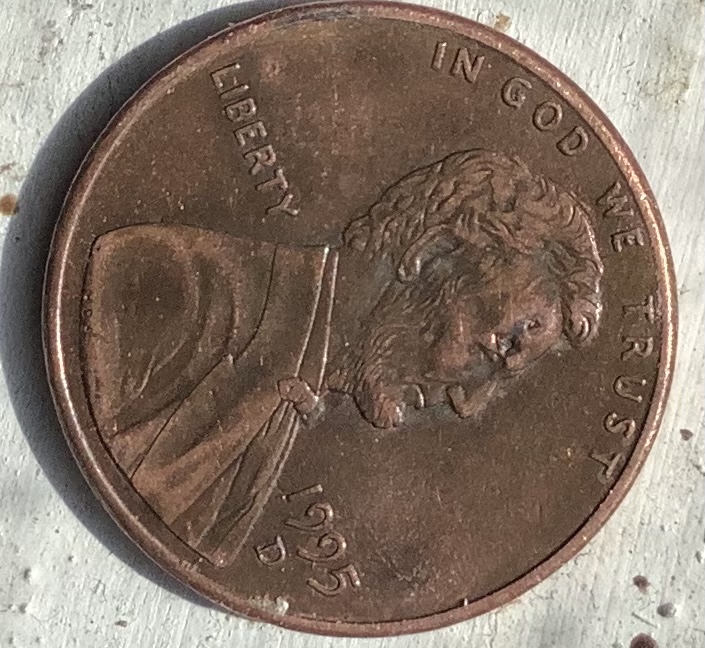 Magnified-Exposed-And-Removed-Shadows-On-A-1995-D-Penny