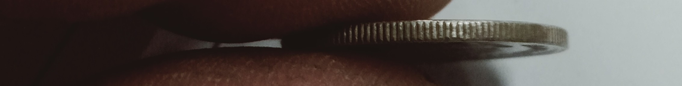2005-Australian-5-Cent-Coin-Copper-Colour-,-Error-?