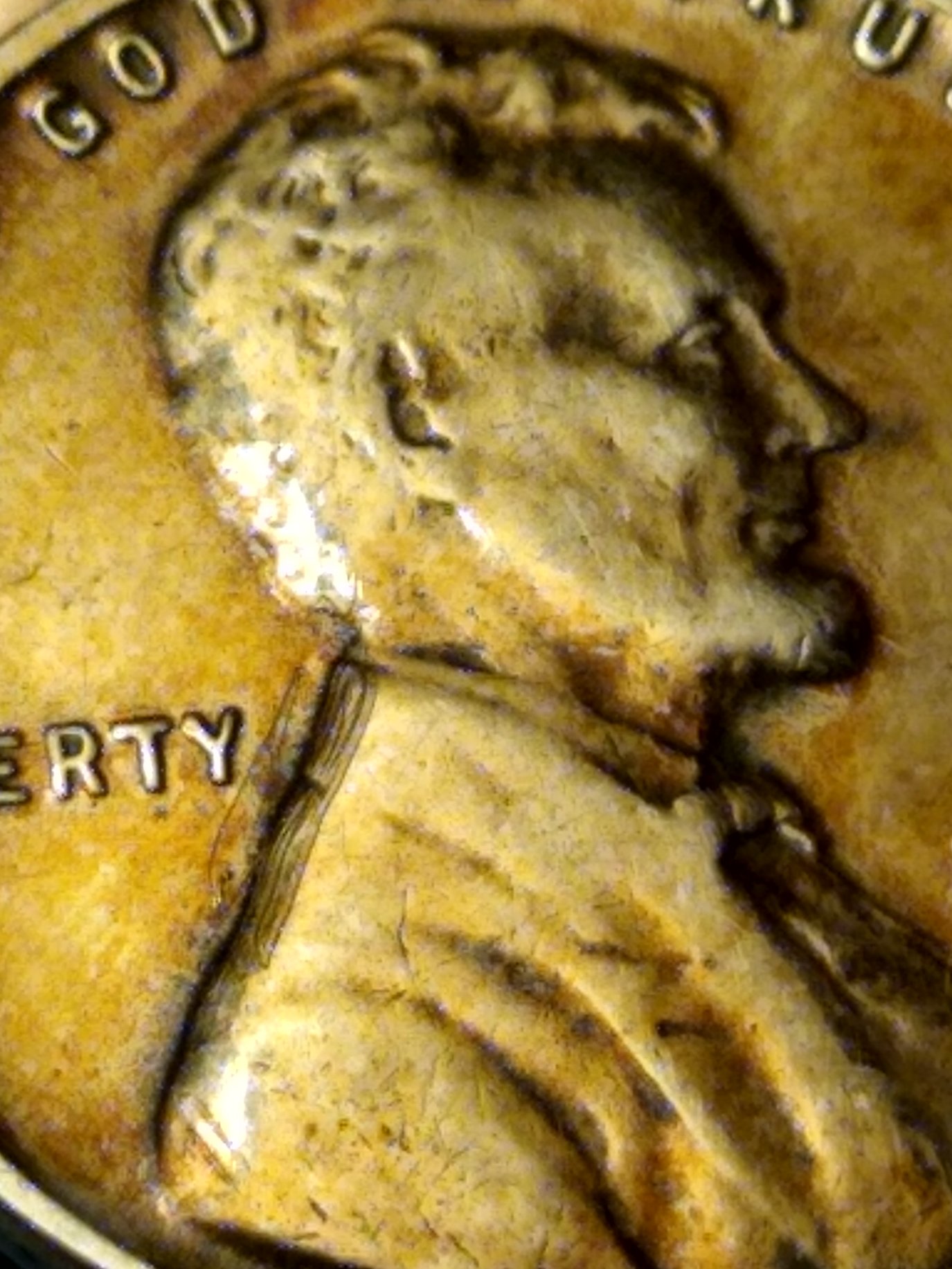 Odd-Marks-On-Lincoln's-Shoulder-On-A-1946-Wheat-Penny