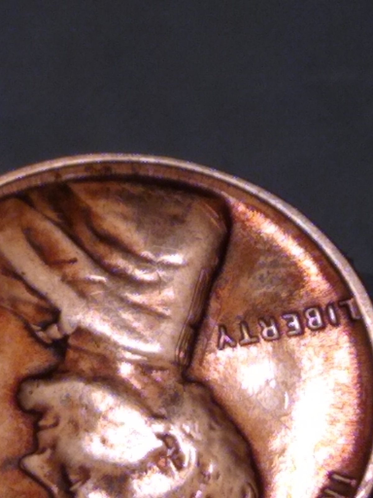 Odd-Marks-On-Lincoln's-Shoulder-On-A-1946-Wheat-Penny