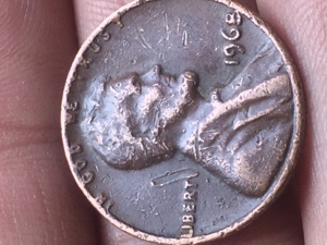 Can-Anyone-Explain-What's-Happened-To-The-Y-On-This-1968-Penny!?