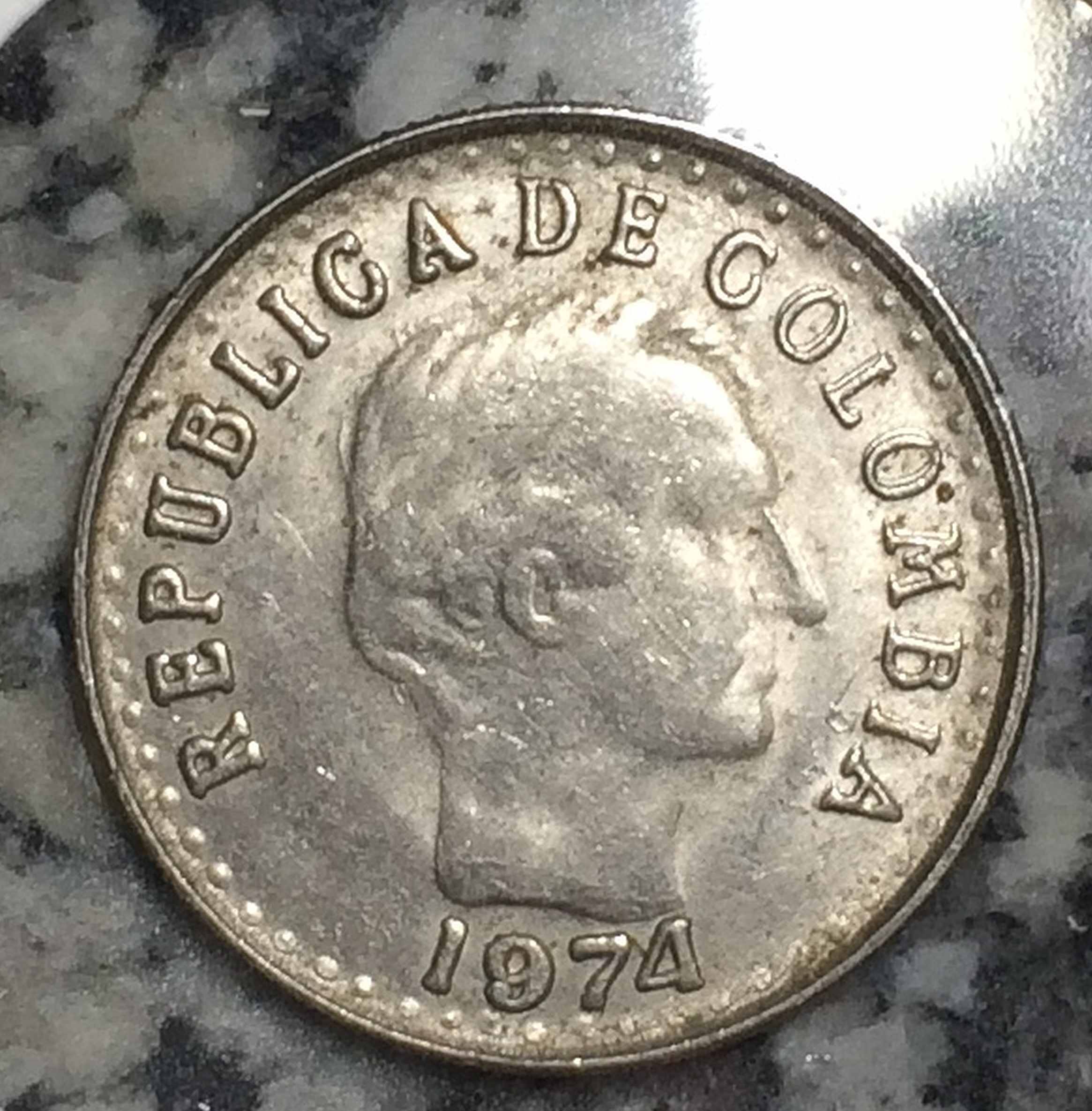 Colombia-1-Cent-1952-DD-In-Date-....but-In-Republica-?....also-DD-?