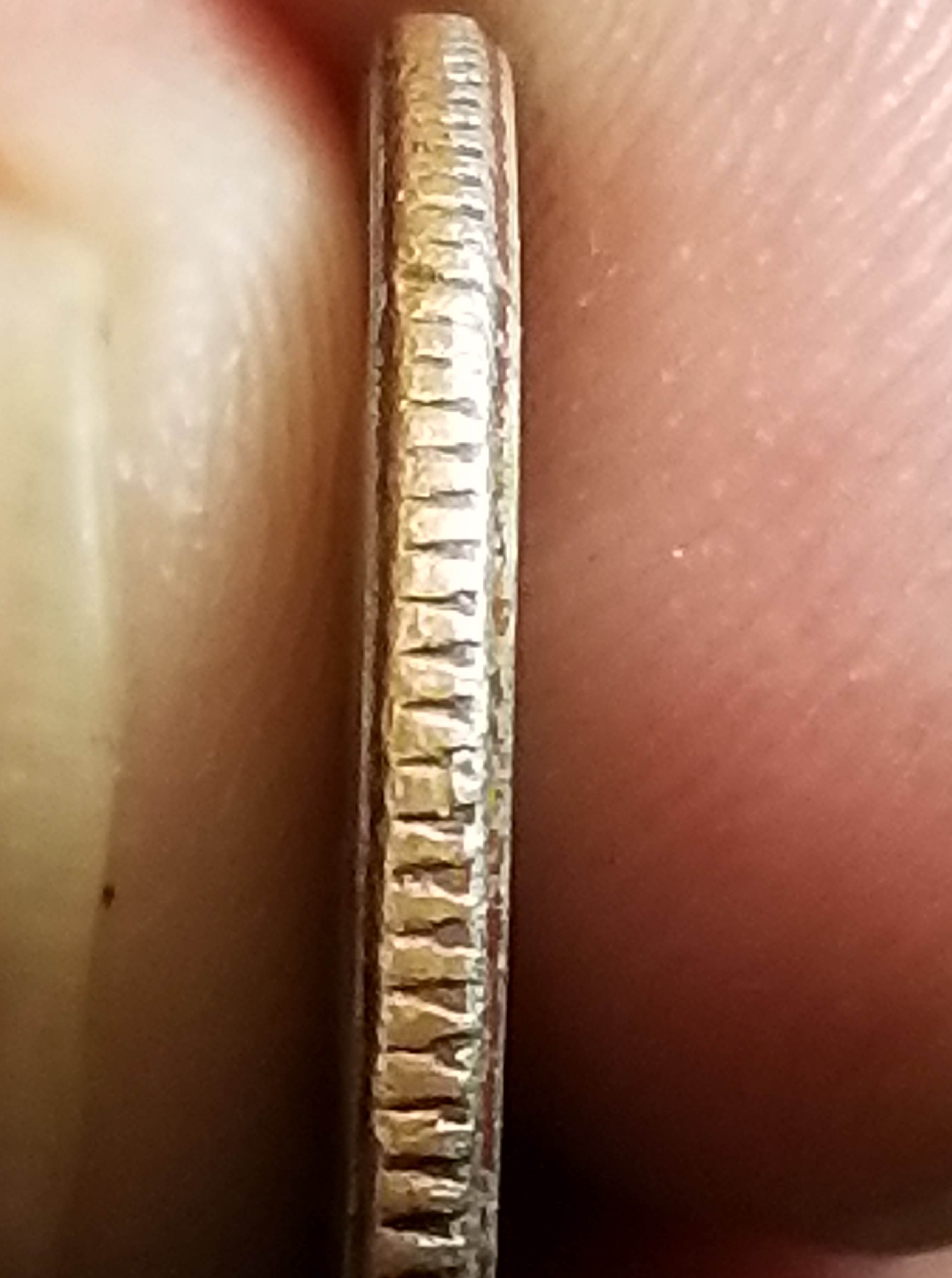 1977-Quarter-With-A-Edge-On-Rim