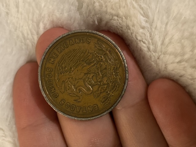 Half-Dollar/Peso-Coin-That-Opens-Id:-Magician's-Coin