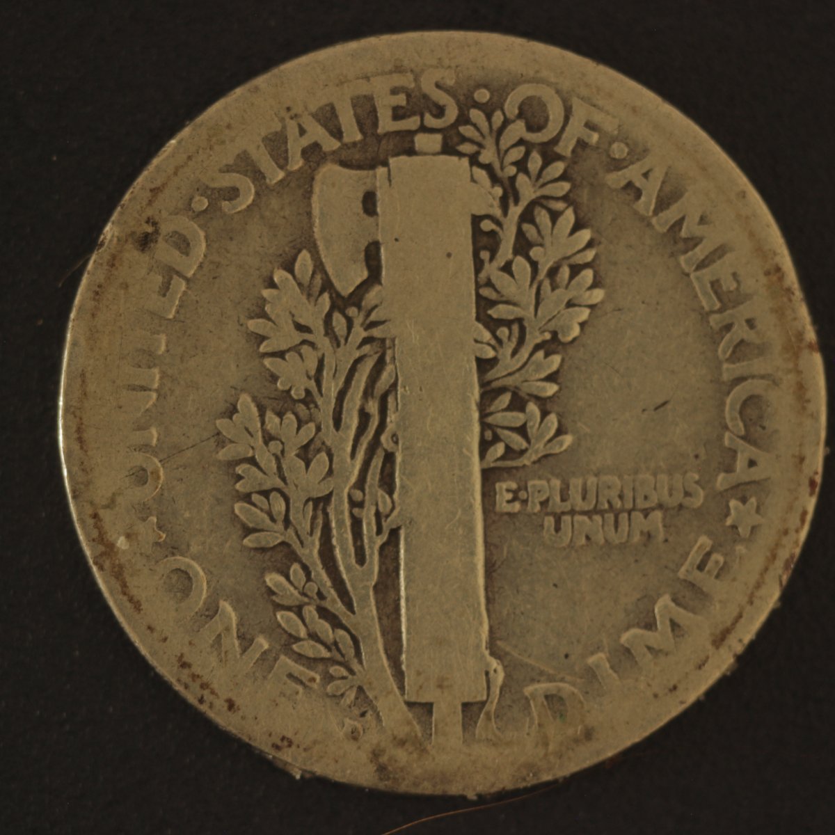 Glare-And-Brightness-Of-A-Coin