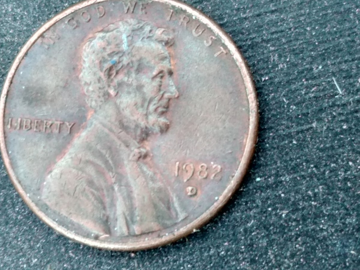 82'-And-92'-Lincoln-Memorial-Pennies-With-Misprinted-Dates