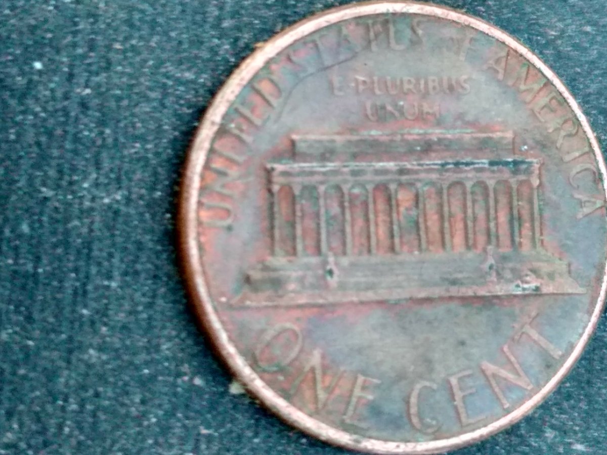 82'-And-92'-Lincoln-Memorial-Pennies-With-Misprinted-Dates