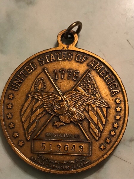 Bicentennial-Commemorative-Medallion/Coin.-I-Must-Be-Doing-Something-Wrong!