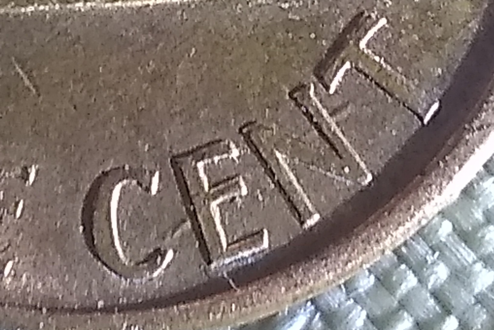 1990-Lincoln-Cent-Debris-Under-Letters
