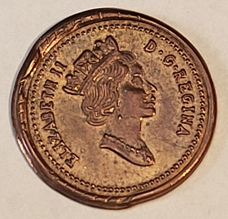 Weird-Coin,-Queen-Side-Only,--No-Date--Cladding?-Fake-Coin?