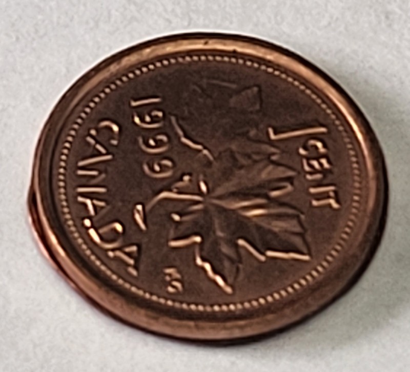 Weird-Coin,-Queen-Side-Only,--No-Date--Cladding?-Fake-Coin?