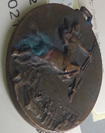 Spanish-Civil-War?--WW1?-Any-Help-Identifying-This-Medallion