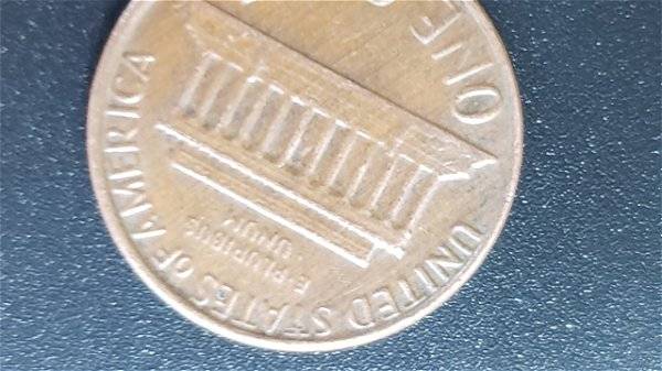 1982-D-Small-Date-Pennie-On-Copper/Bronze