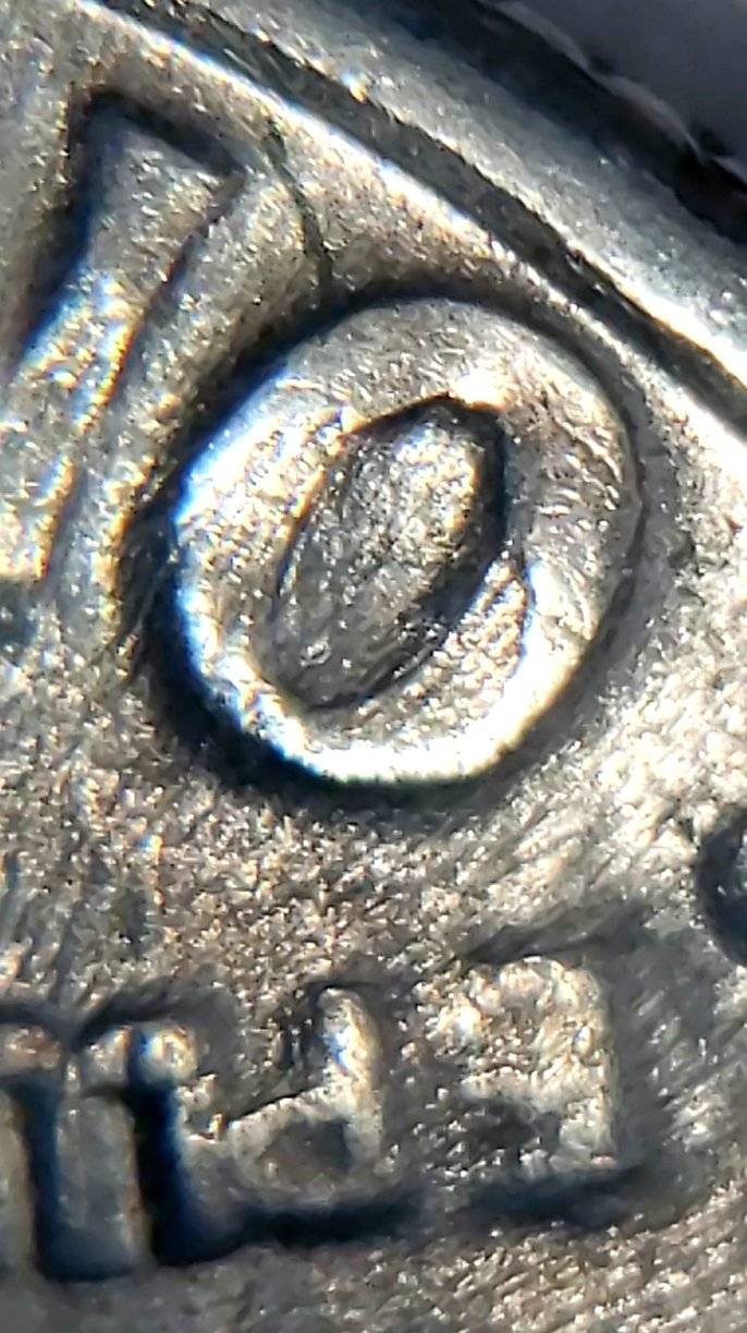 1981-P-Dime-Error?-Looks-Like-Extra-Leaf-Vein-Or-Stem-Ontop-Of-Leaf
