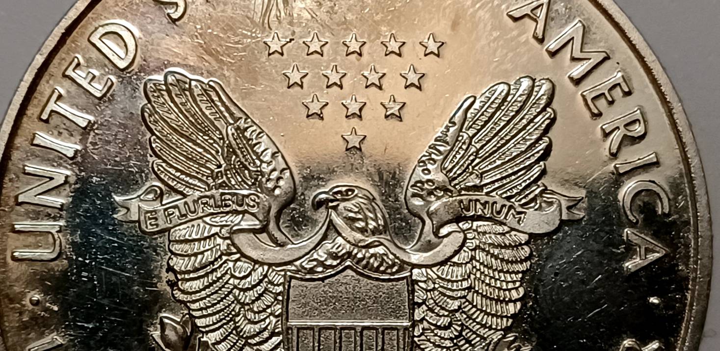 Pluribus-Spelled-Wrong-On-2000-Silver-Dollar,-L-Instead-Of-I?-Possible-Missing-Arrow-Stems?