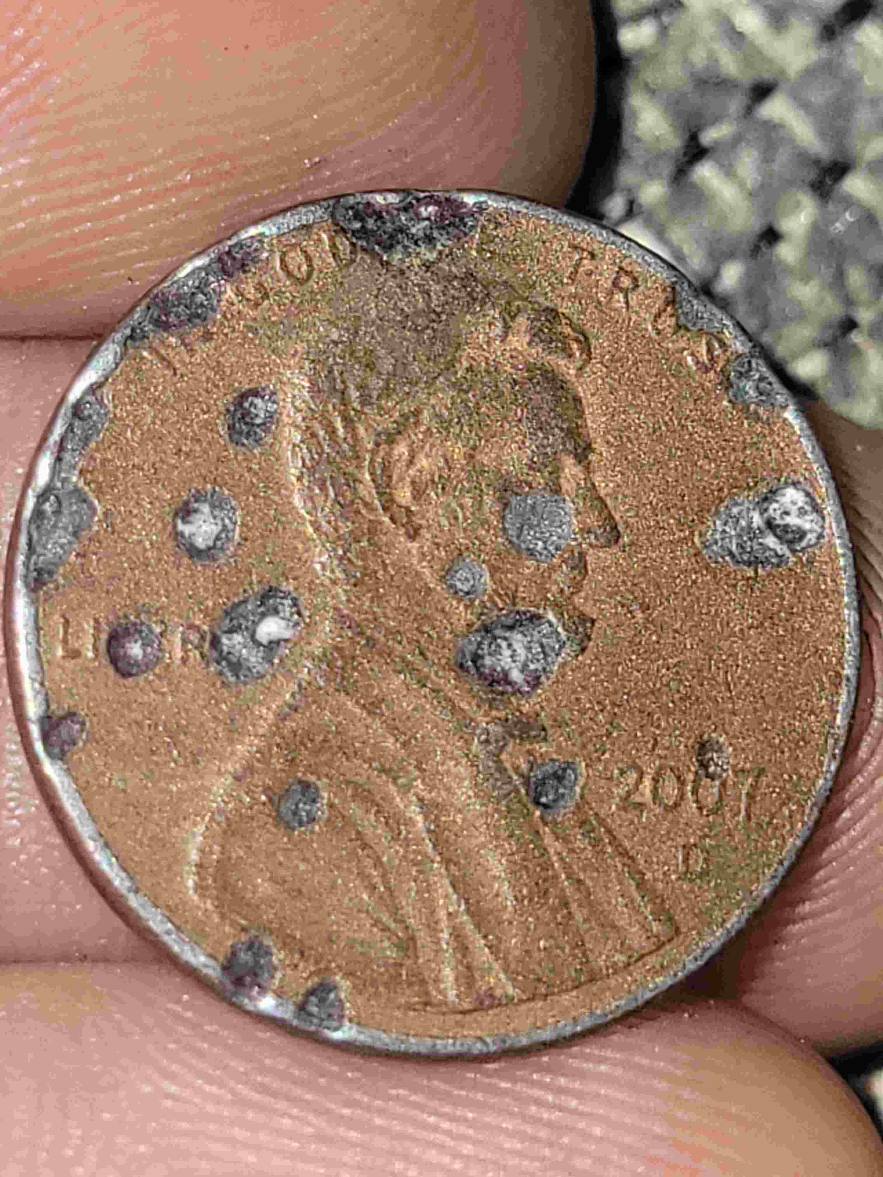 What-Can-Anyone-Make-Of-This-Penny.-Pre-Or-Post-Mint-Damage.-2007-D