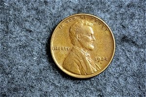 Need-Grade-And-Comments-On-1924-D-Lincoln-Cent.