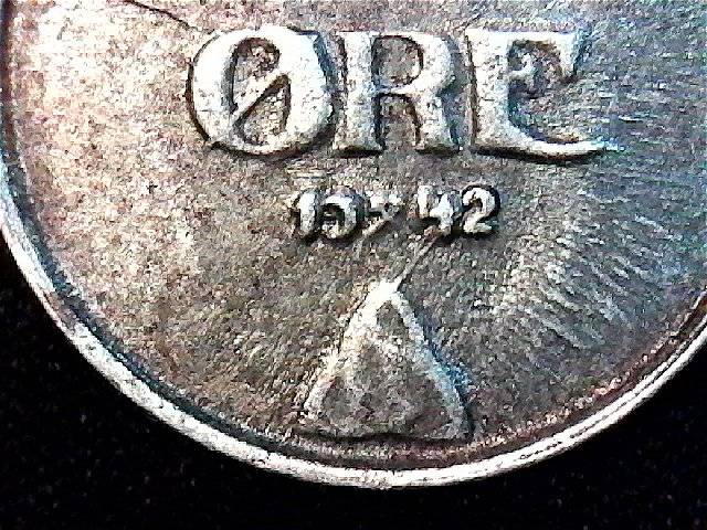 Post-A-Coin-Or-Medal-With-A-Die-Crack!