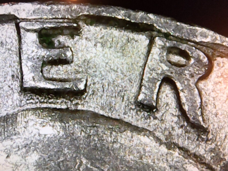 82p-Quarter-Devices-Look-Like-They-Are-Melting-Off!-No-Idea-On-This-One.