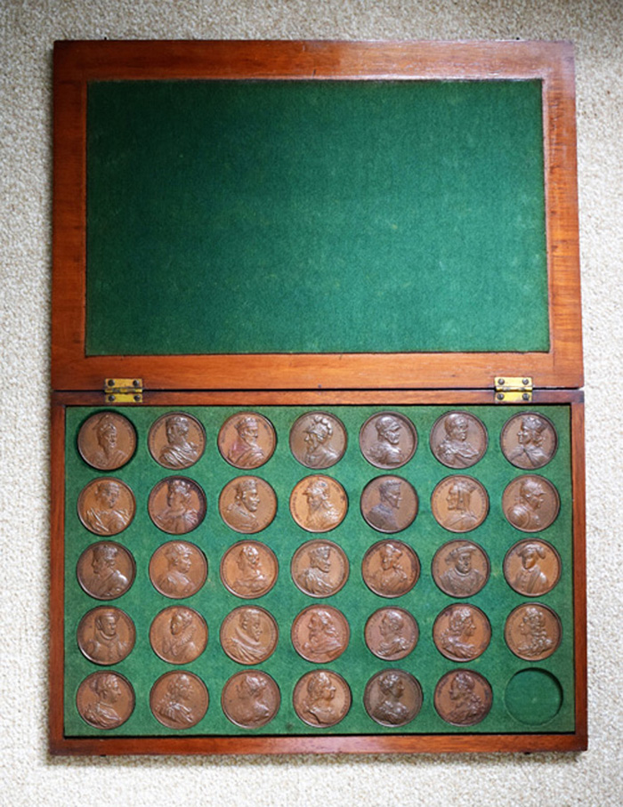 Dassier�s-Kings-And-Queens-Of-England-Medal-Sets.