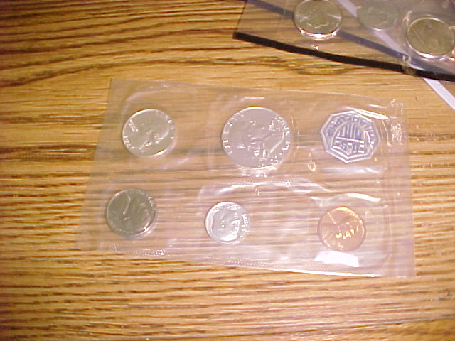 Question-On-US-Mint-Set-Packaging