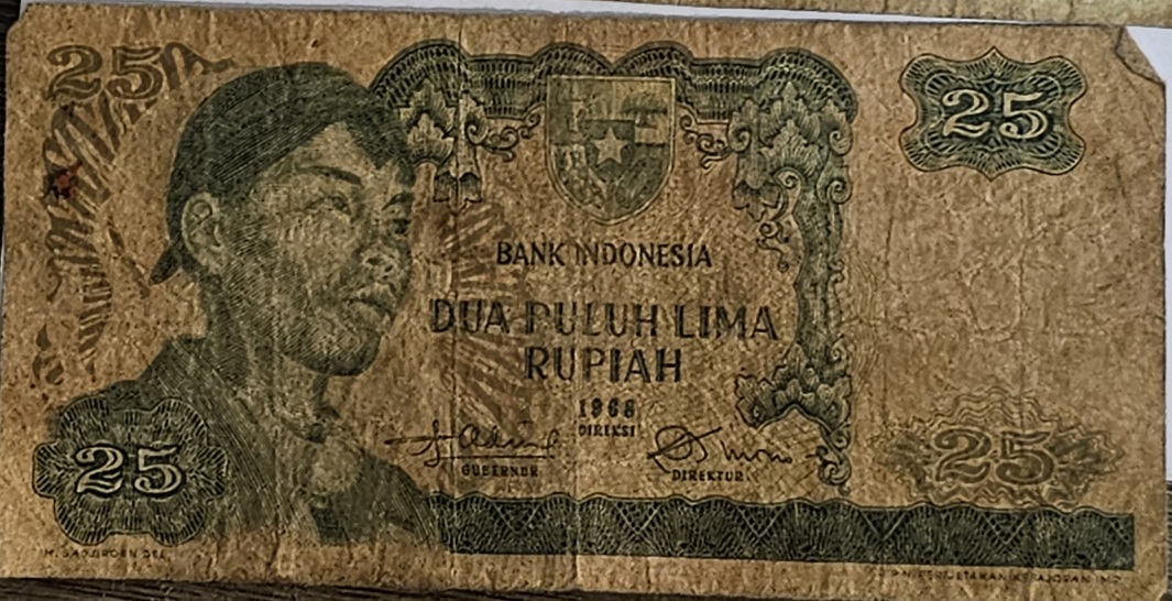 I-Have-Many-Paper-Notes-From-Many-Countries