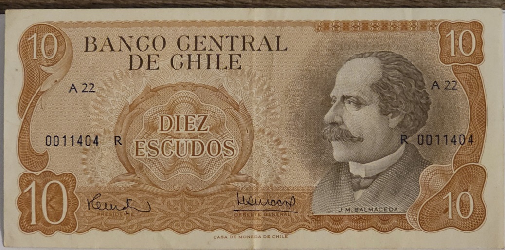 I-Have-Many-Paper-Notes-From-Many-Countries