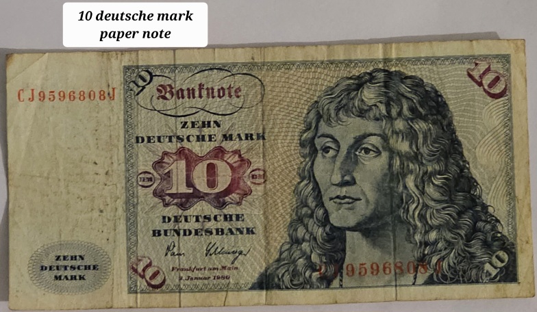 I-Have-Many-Paper-Notes-From-Many-Countries