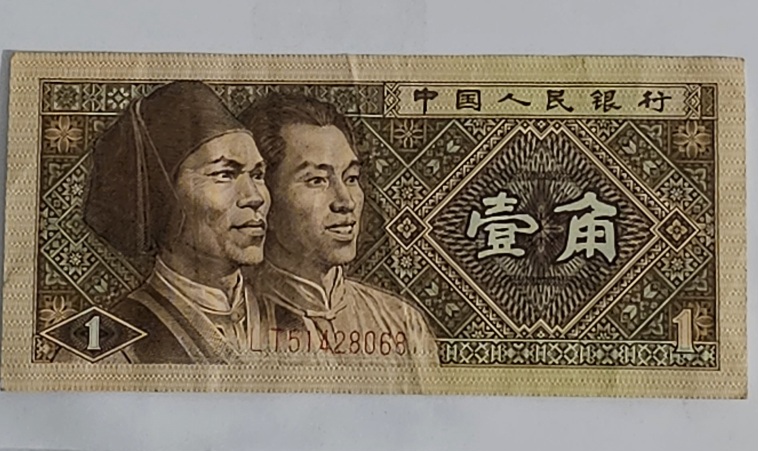 I-Have-Many-Paper-Notes-From-Many-Countries